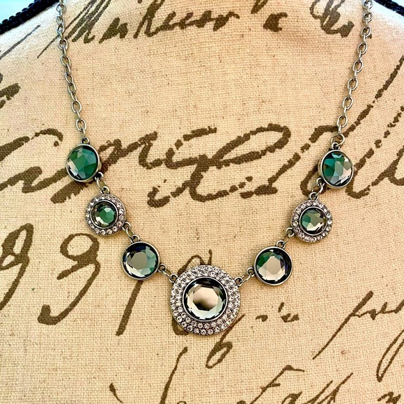 Elegant Women’s Necklace - Picture 1 of 5